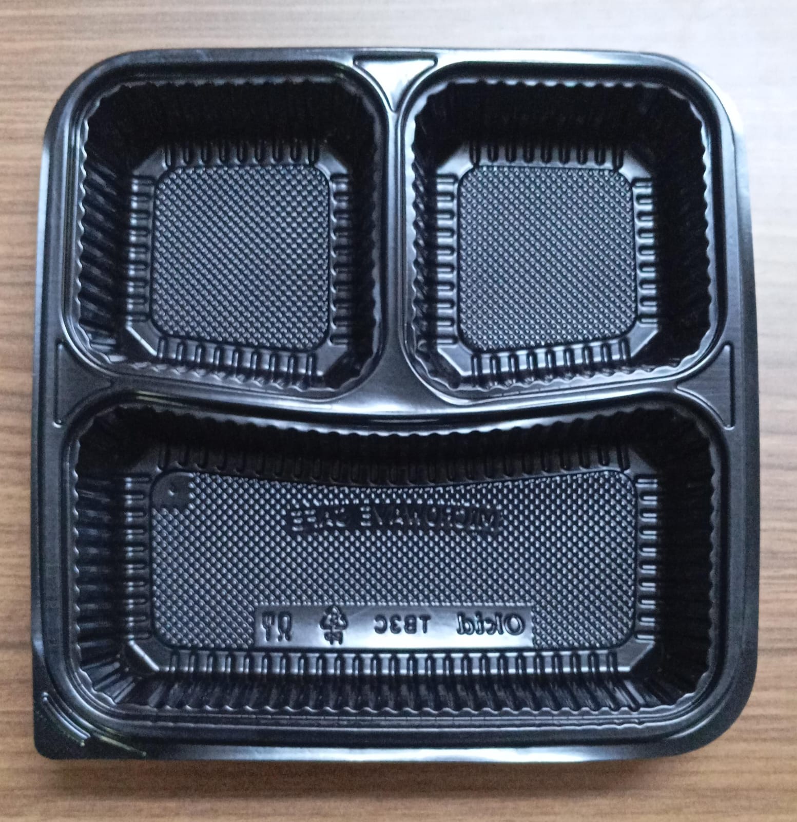 3 COMPARTMENT BENTO BOX.